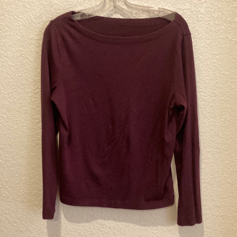 Gap L boat neck, long sleeve knit maroon tee